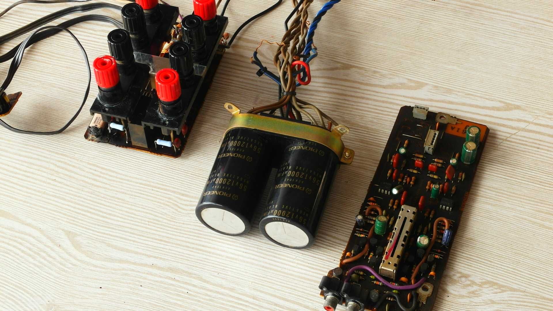 PIONEER A-616 wzmacniacz czarny