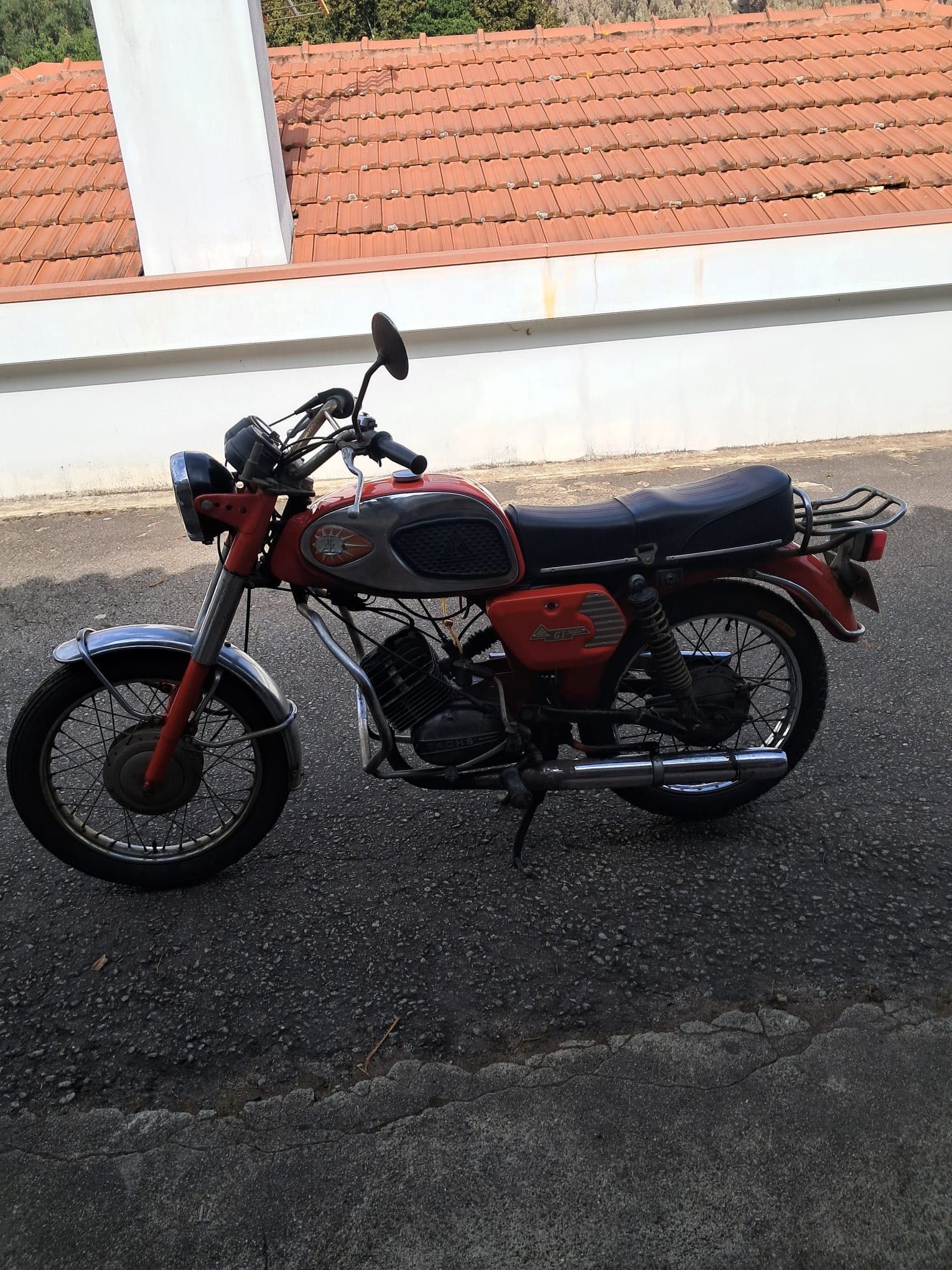 Motorizada EFS GT – Motor Sachs 50cc – Clássica de Coleção