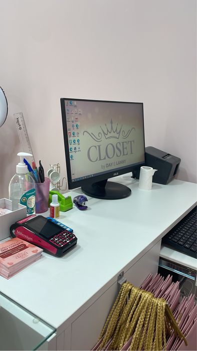 Vendo recheio de loja de roupas femeninas