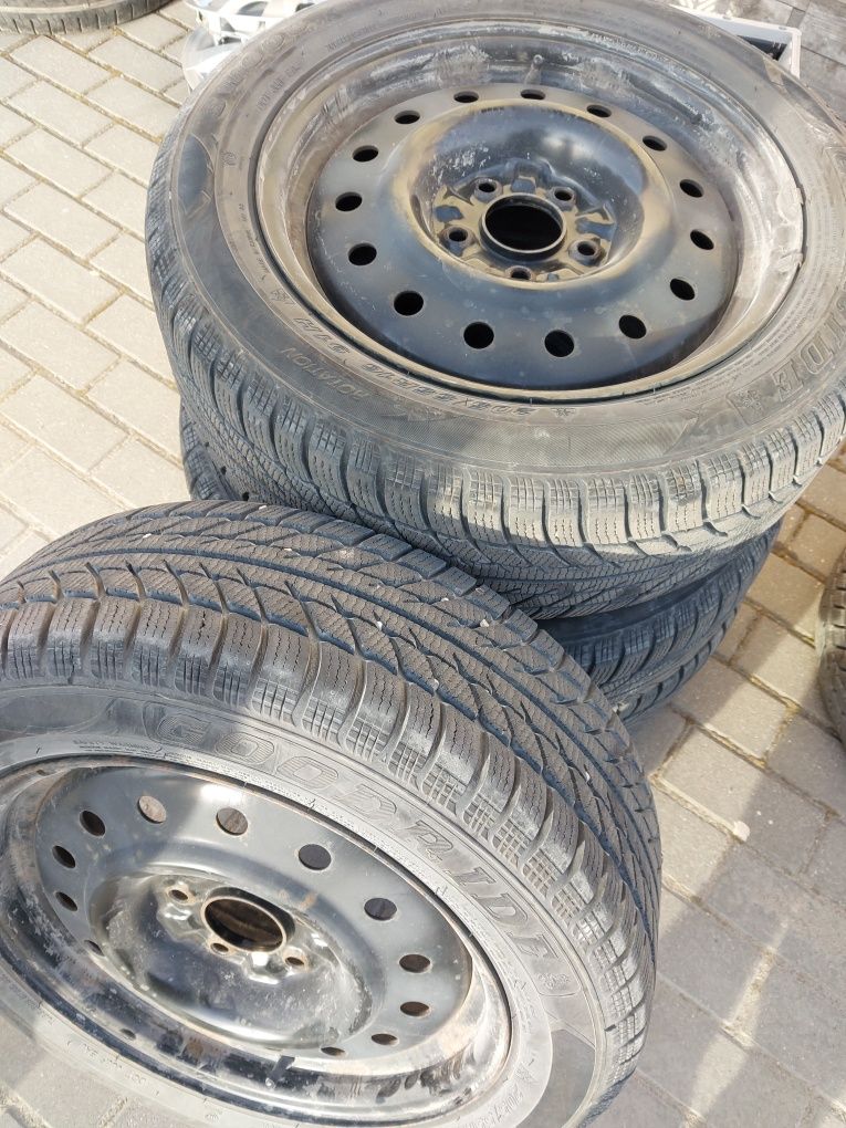 Opony zimowe Goodride 205/55 r16 91Hna felgach