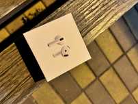 Apple air pods 4