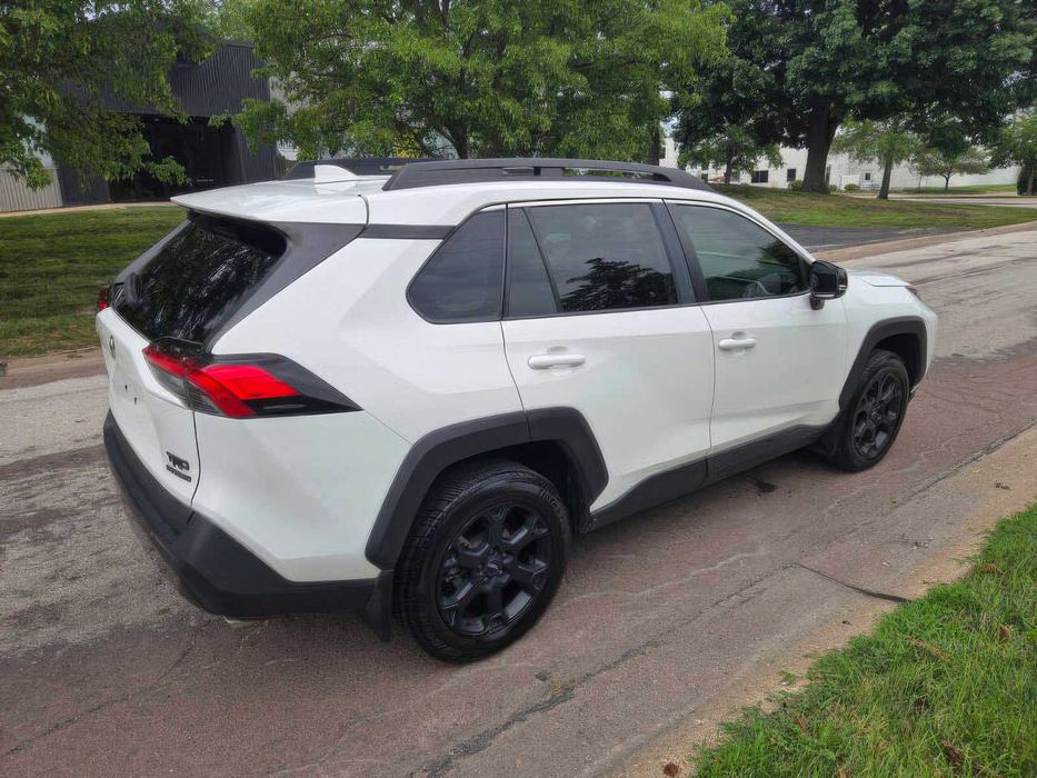 Toyota RAV4      2021
