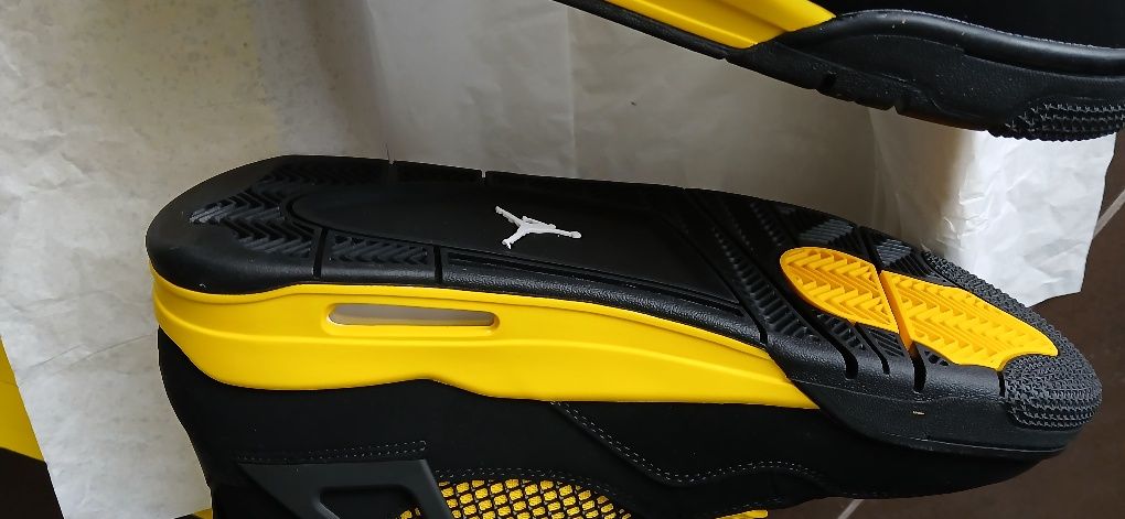 Sapatilhas Novos Air Jordan 4 Retro Thunder  N°47,5