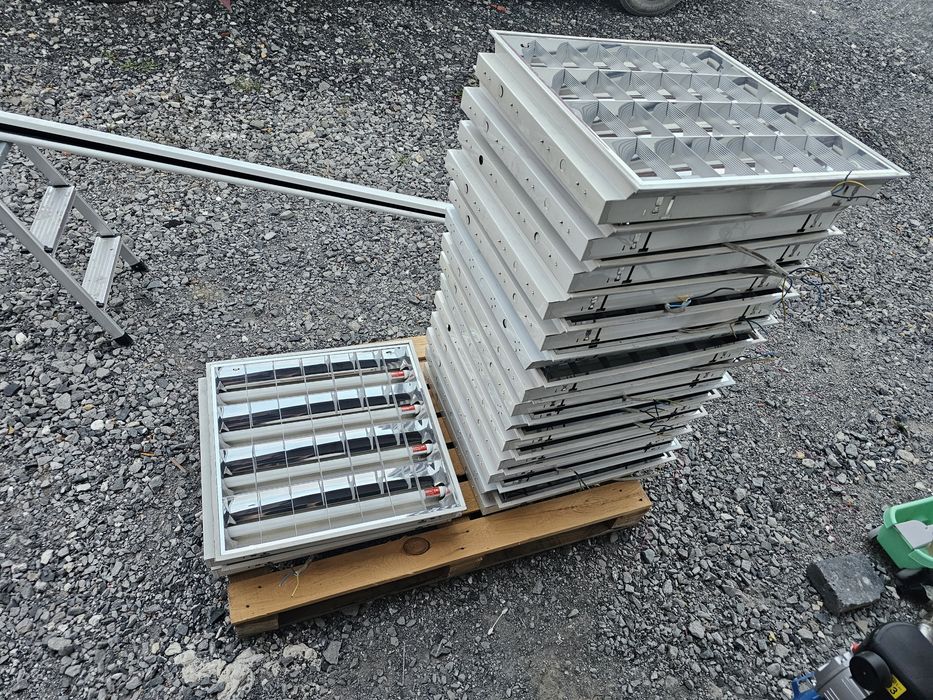 Lampa kasetonowa używana Gratis świetlówki oprawa rastrowa