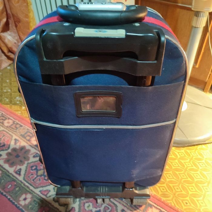 Продам чемодан дорожный