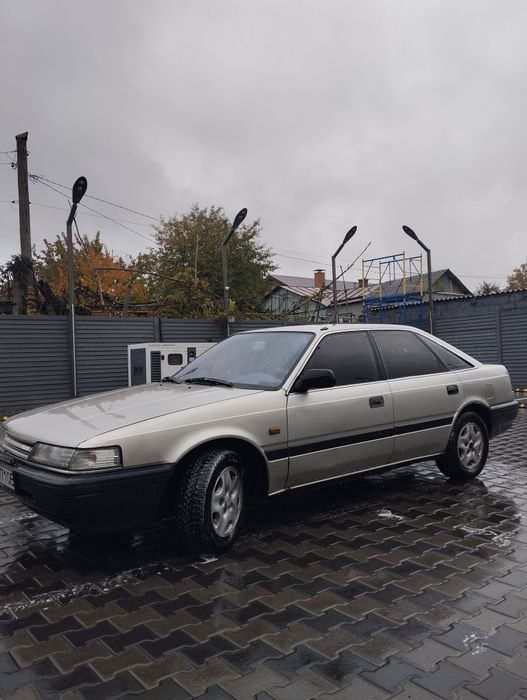 Мазда 626 на полном ходу