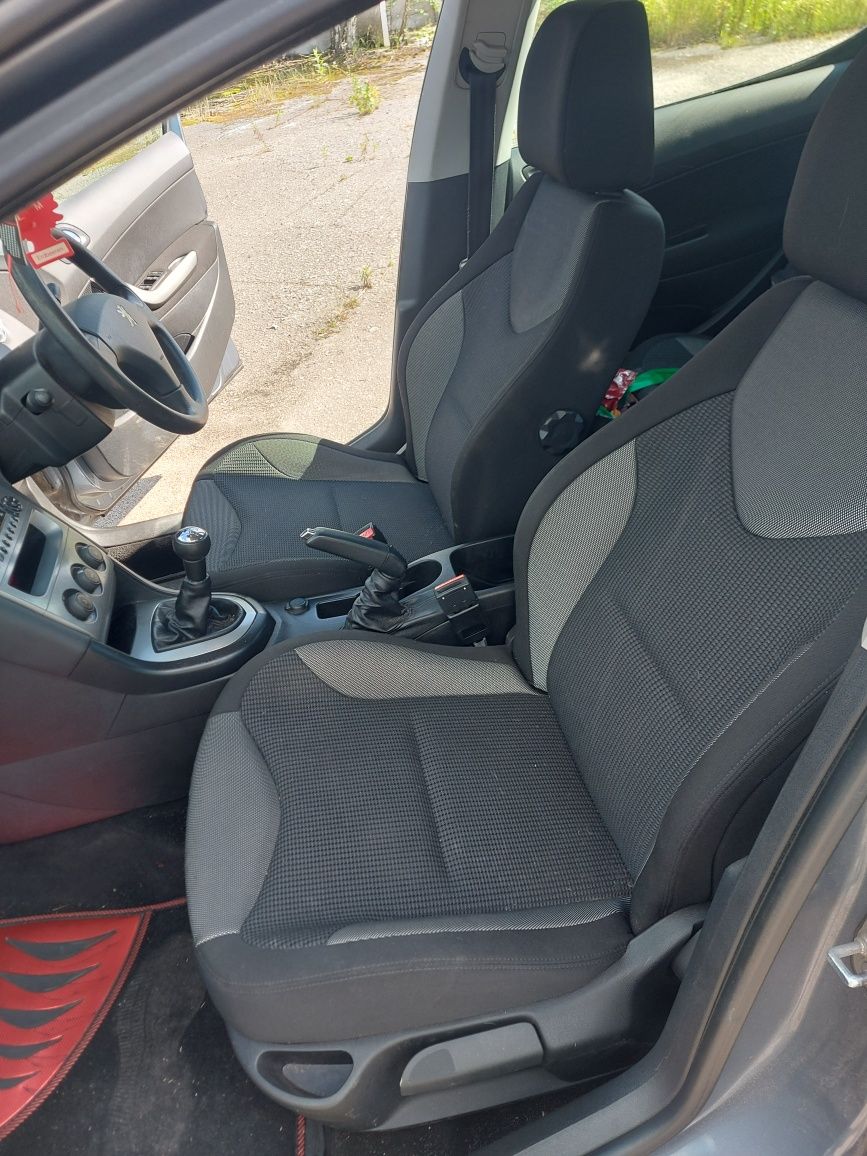 Peugeot 308 1.6 HDI 2010 Anglik niski przebieg 140 tysięcy