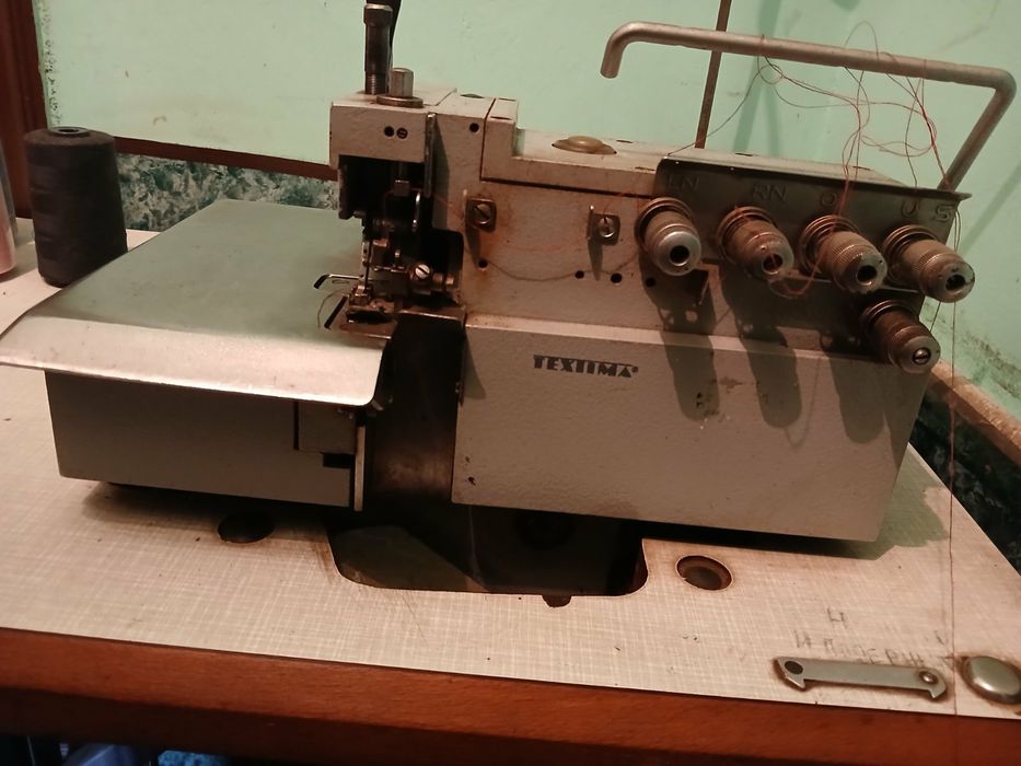 Промисловий оверлок 5 нитей