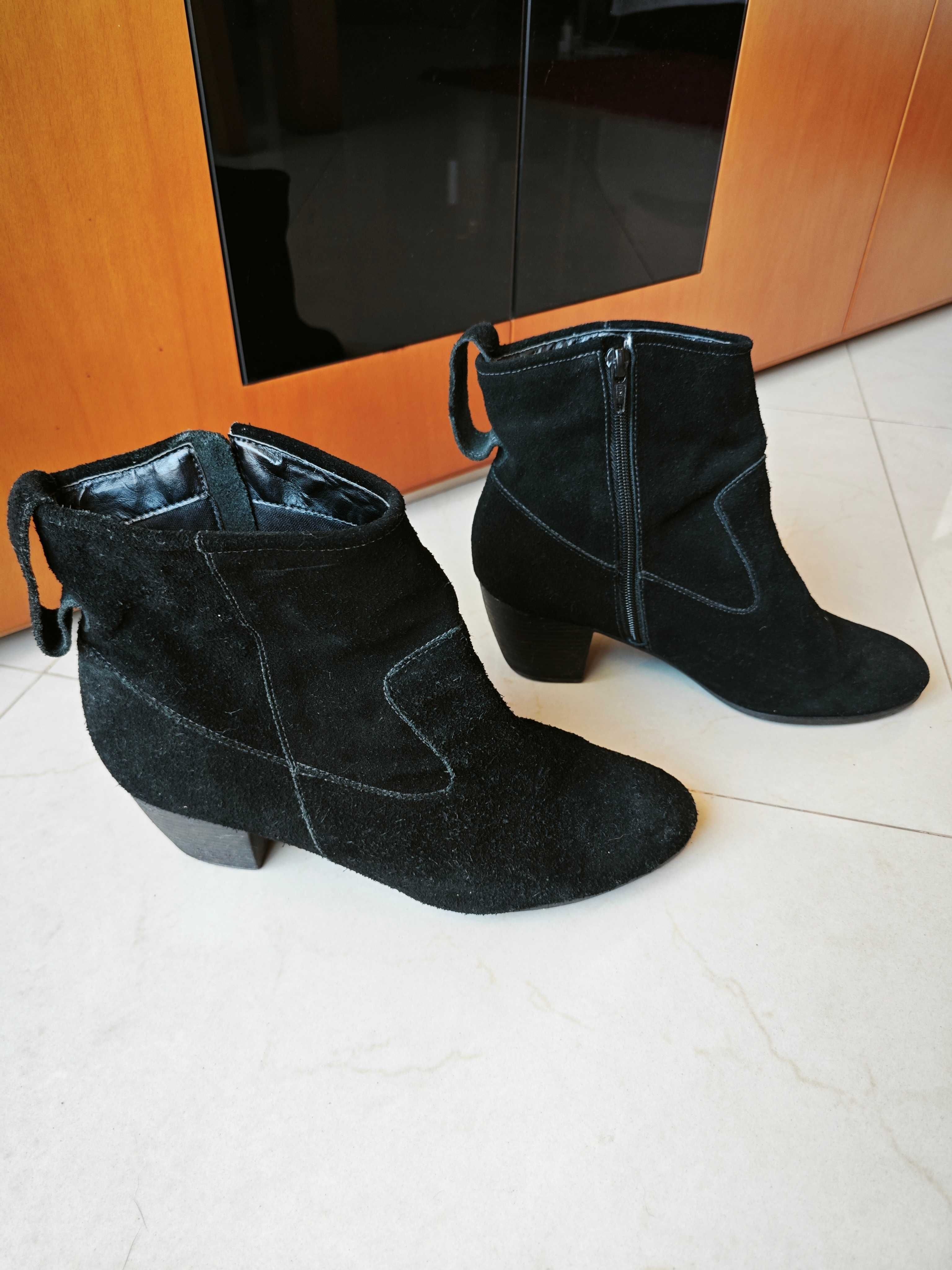Botas Pretas Camurça