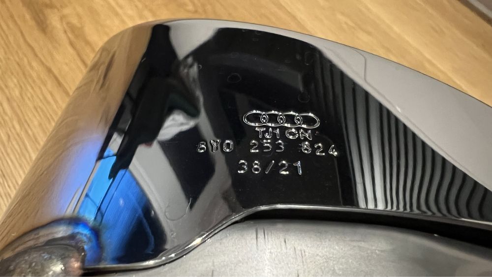 Końcówki układu wydechowego Audi RS3 8Y OEM Srebrne Chrom