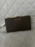 Duży portfel damski Michael Kors Jet set brązowy monogram