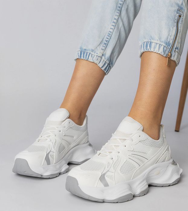 Białe sneakersy sportowe na masywnej podeszwie Klarris