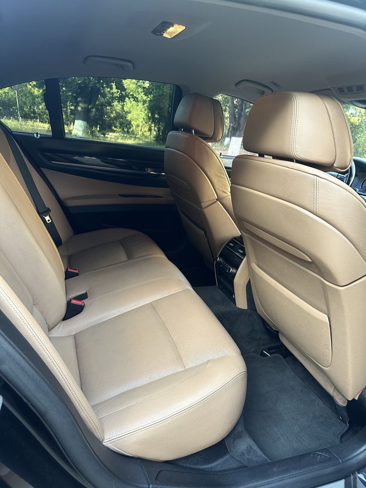 BMW 7  дизель. 740xDrive повний привід