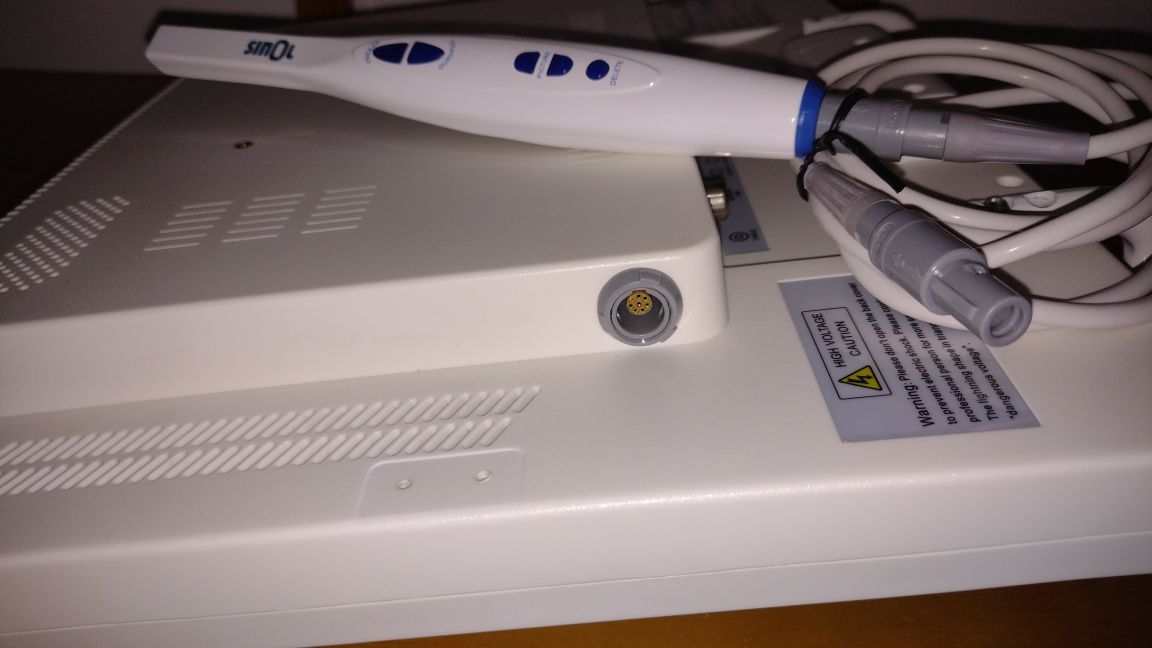 LCD 17 Multimedia Monitor