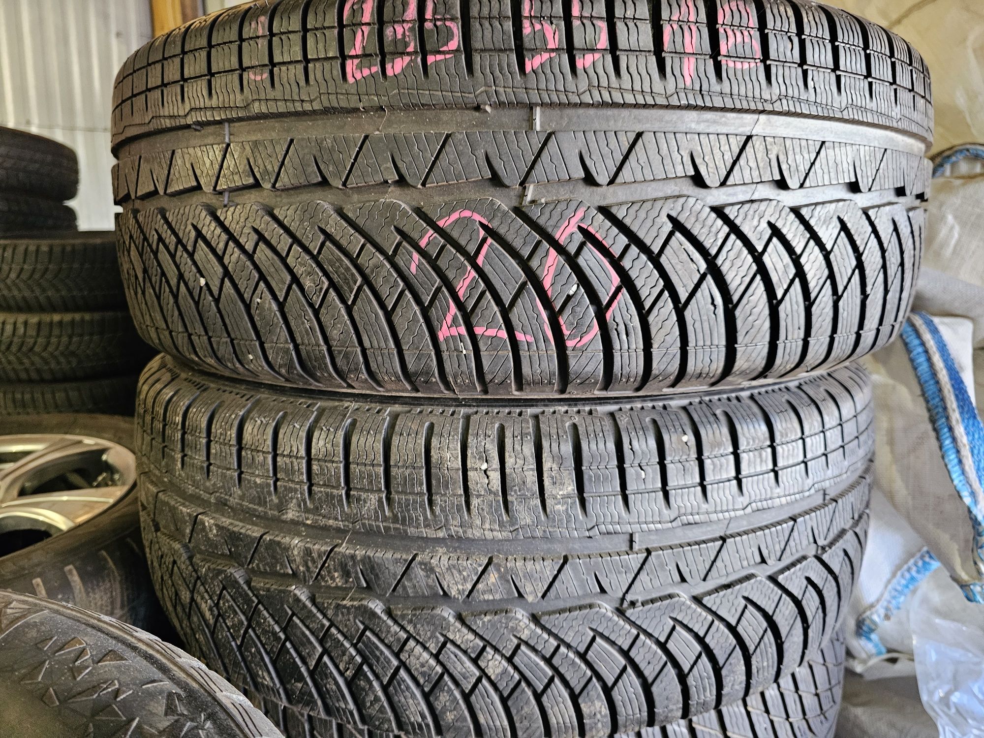 Opony Zimowe R18 235/55-8mm-2szt-Michelin