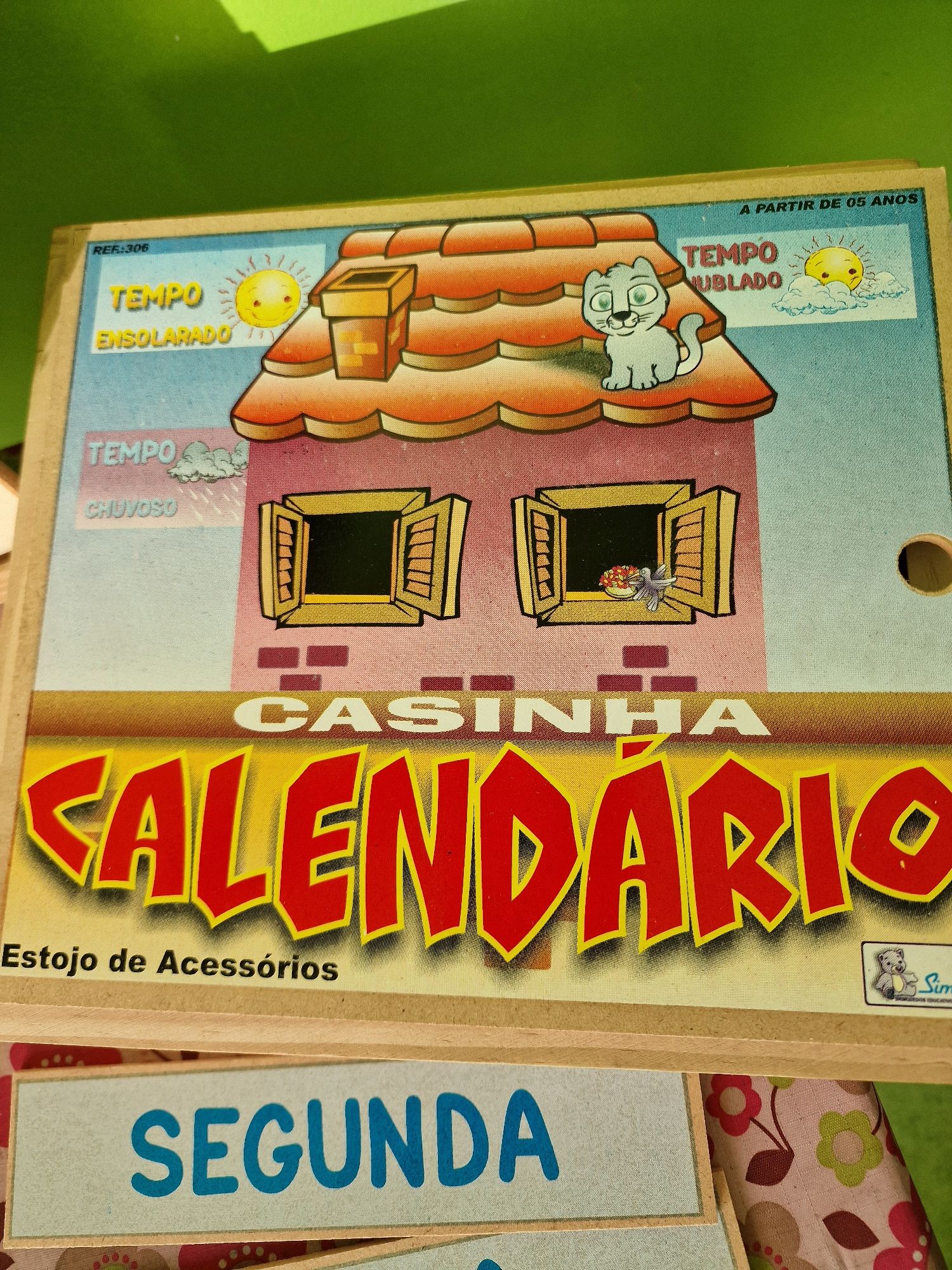 Calendário de madeira