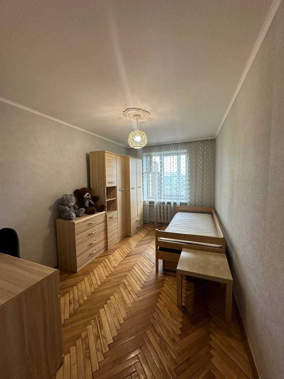 Оренда 4 кімнатної квартири по вулиці Медової Печери