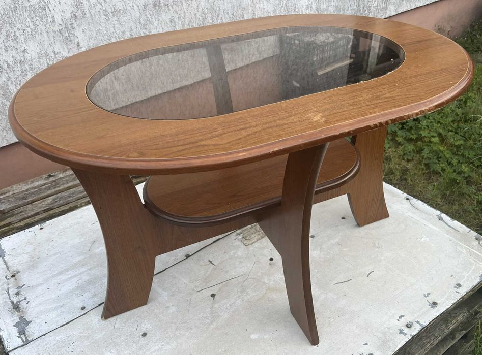 Stolik w środku szkło