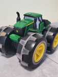 Трактор со светящимися колесами Tomy John Deere Monster Treads