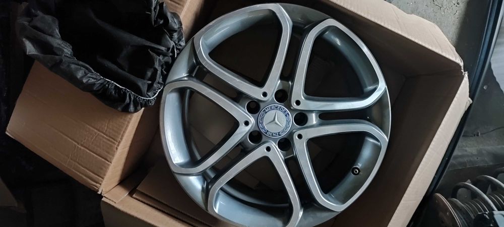 Mercedes  CLS W218 felgi aluminiowe  18 dwie szerokośći stan idealny