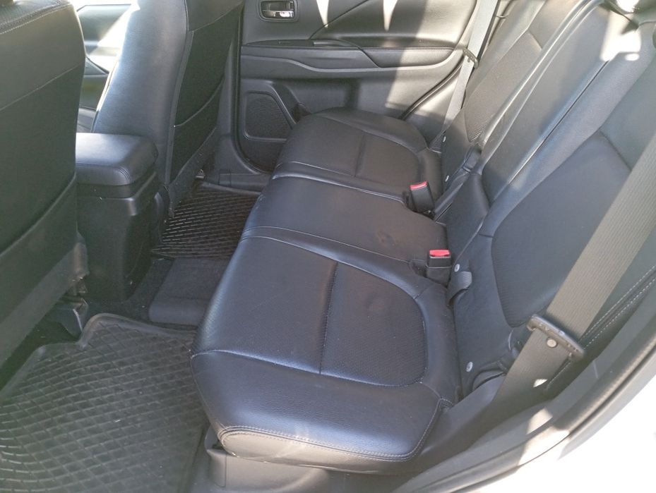 Mitsubishi outlander bezwypadkowa hybryda plug in 2,4+lpg hak