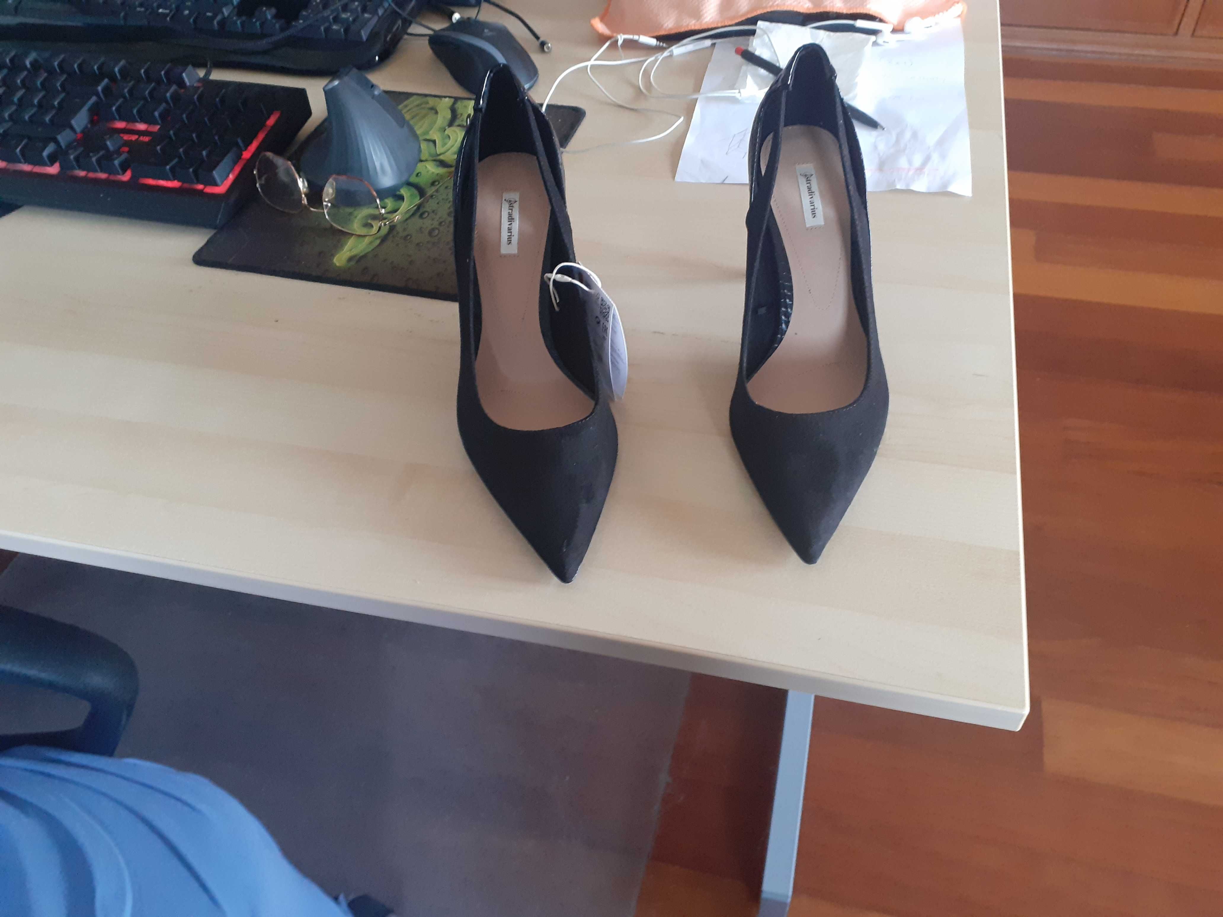 Sapato de Camurça Stradivarius