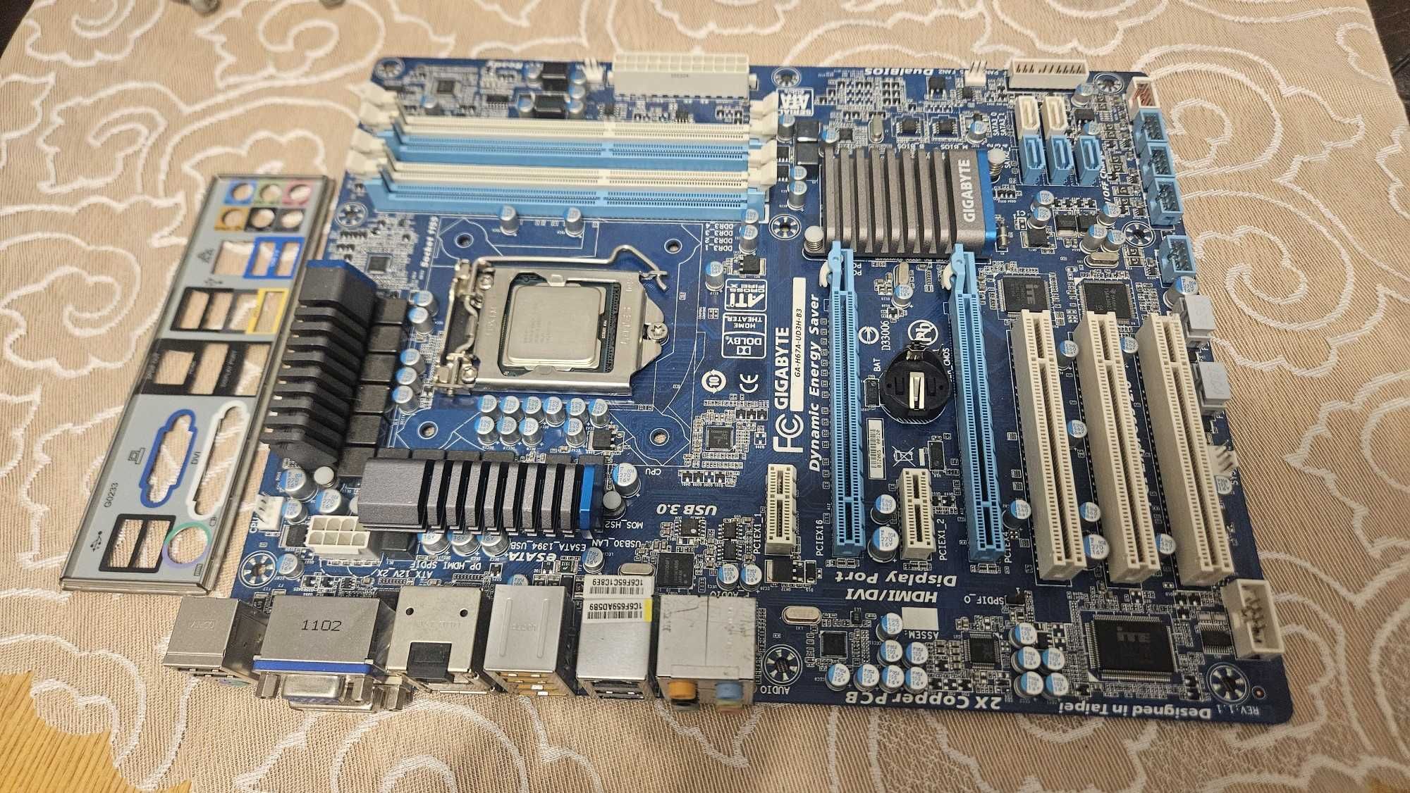Gigabyte GA-H67A-USB3-B3 Rev 1.0 + UD3H-B3 Rev 1.1 + 2x Intel i5-2500