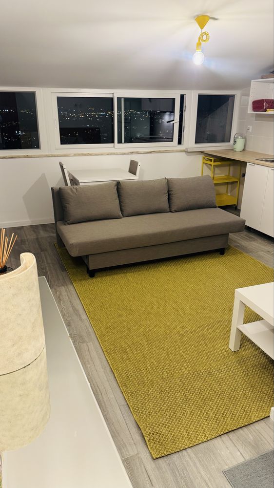 Penthouse T0 + 1 – Totalmente Mobilada com Vista Brutal e Desafogada e