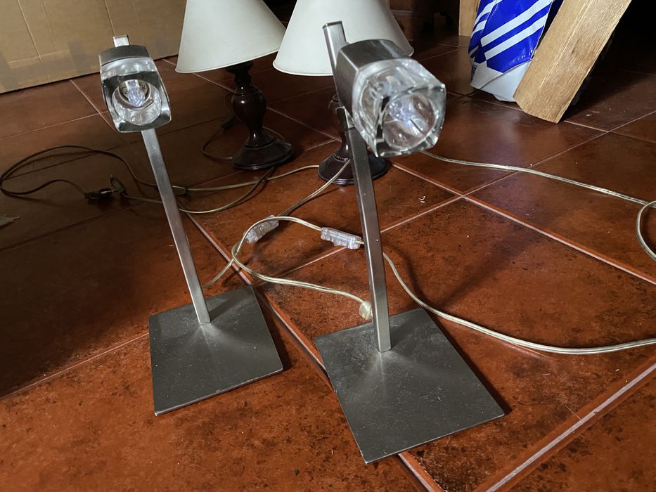 Dois candeeiros de mesa de cabeceira