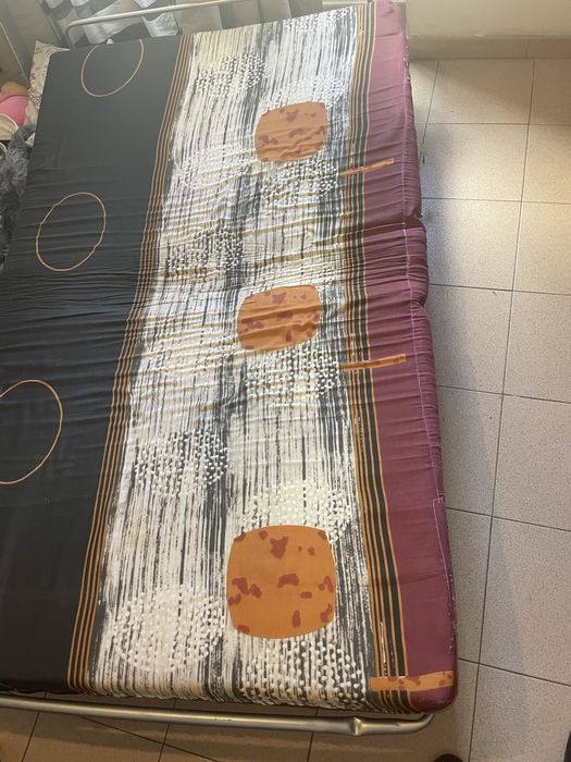 Cama dobrável com colchão
