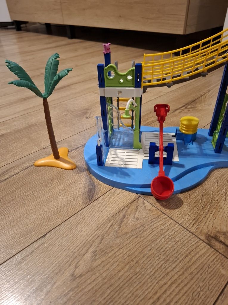 PLAYMOBIL 6670 wodny plac zabaw

Zestaw do którego mozna wlać wodę ale