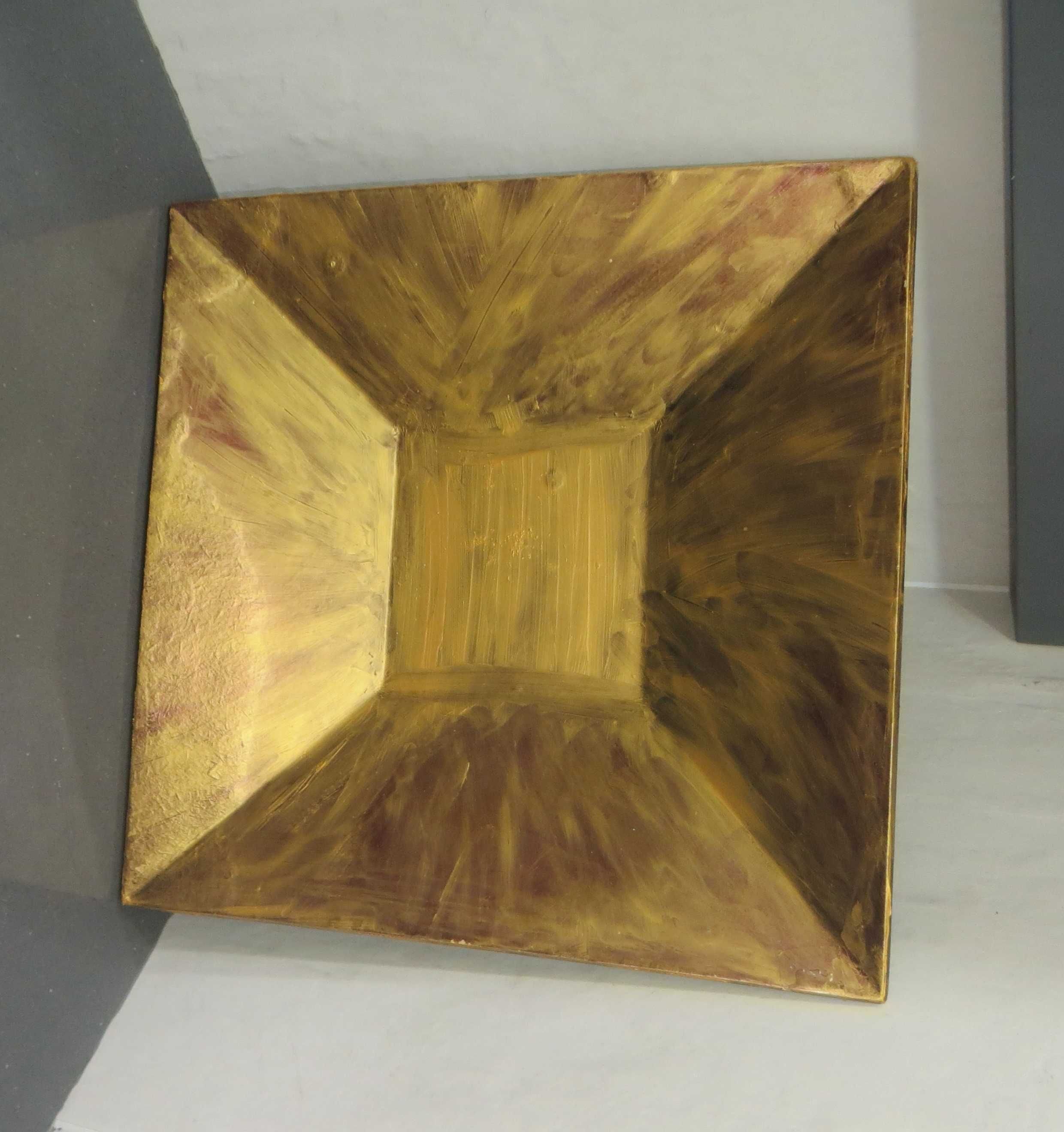 Fruteira em tons dourado, com pé, em fibra de vidro  27 x 27 cm