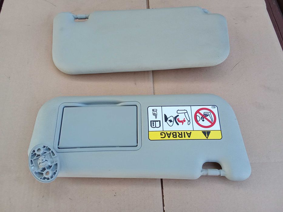 Toyota Auris II 13-18 osłona przeciwsłoneczna daszek prawa