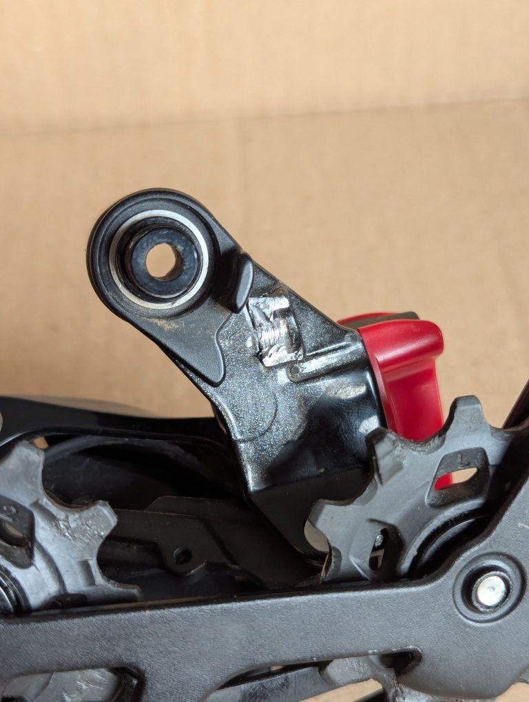Przerzutka tylna SRAM Force AXS XPLR D2 ( uszkodzona )