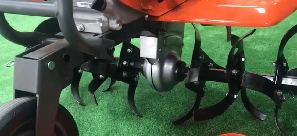 Культиватор мотоблок мотокультиватор Husqvarna TF 230 3,45 кВт/4.5 к.с
