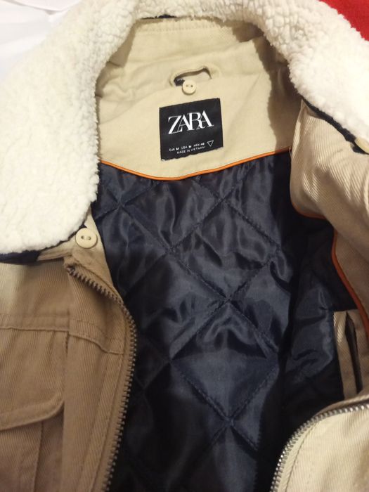 Чоловіча бежева куртка бренду Zara