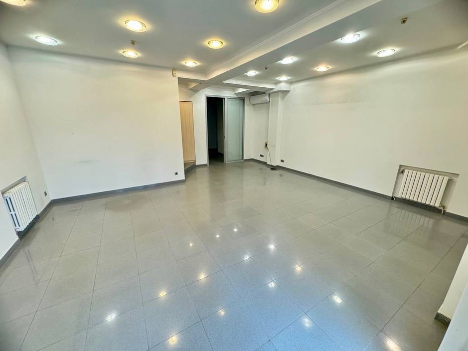 Сдам магазин на красной линии пр.Поля отдельный вход