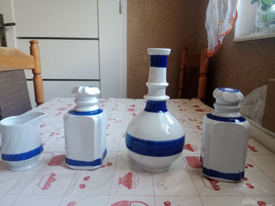 Zestaw naczyń ceramicznych