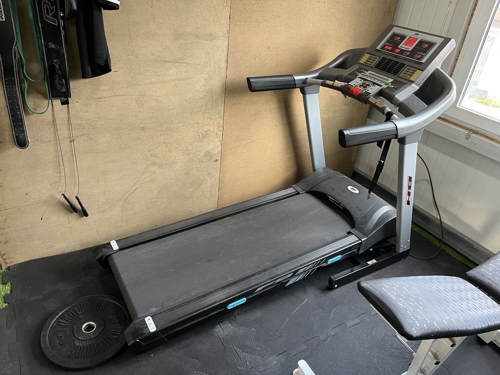 Bieżnia do biegania professionalna F9R BH Fitness G6520