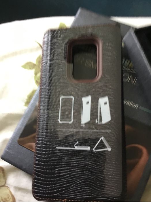 Кожаный чехол Samsung 9+новый