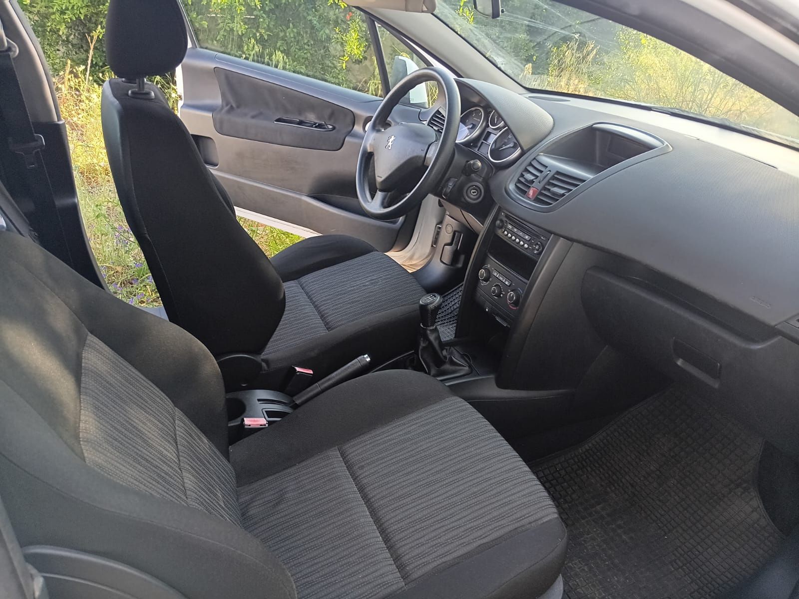 Peugeot 207, comercial, em excelente estado, só um proprietário!!!