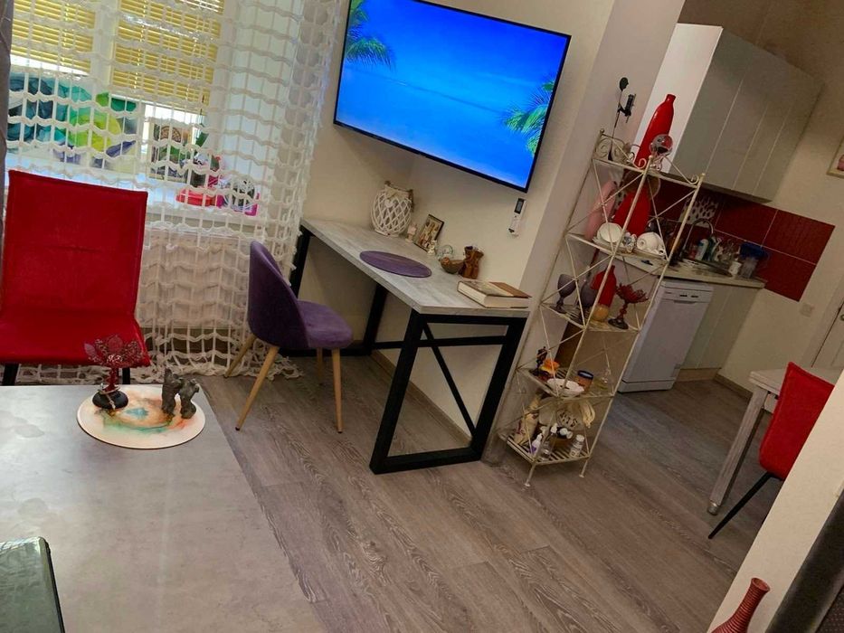 Центр Продам  квартиру с евроремонтом L.D.