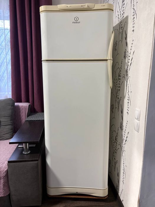 Холодильник Indesit