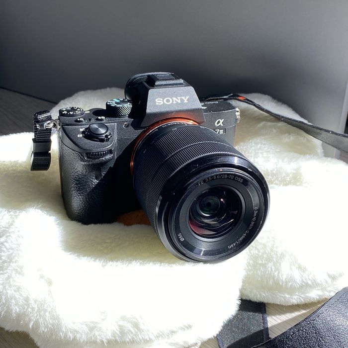 Sony Alpha A7 Mark III + FE 28-70mm f/3.5-5.6