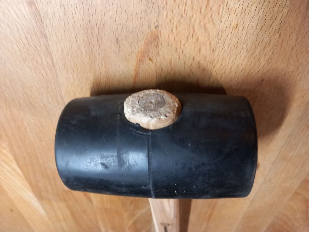 Młotek gumowy Magnusson 680 g czarny