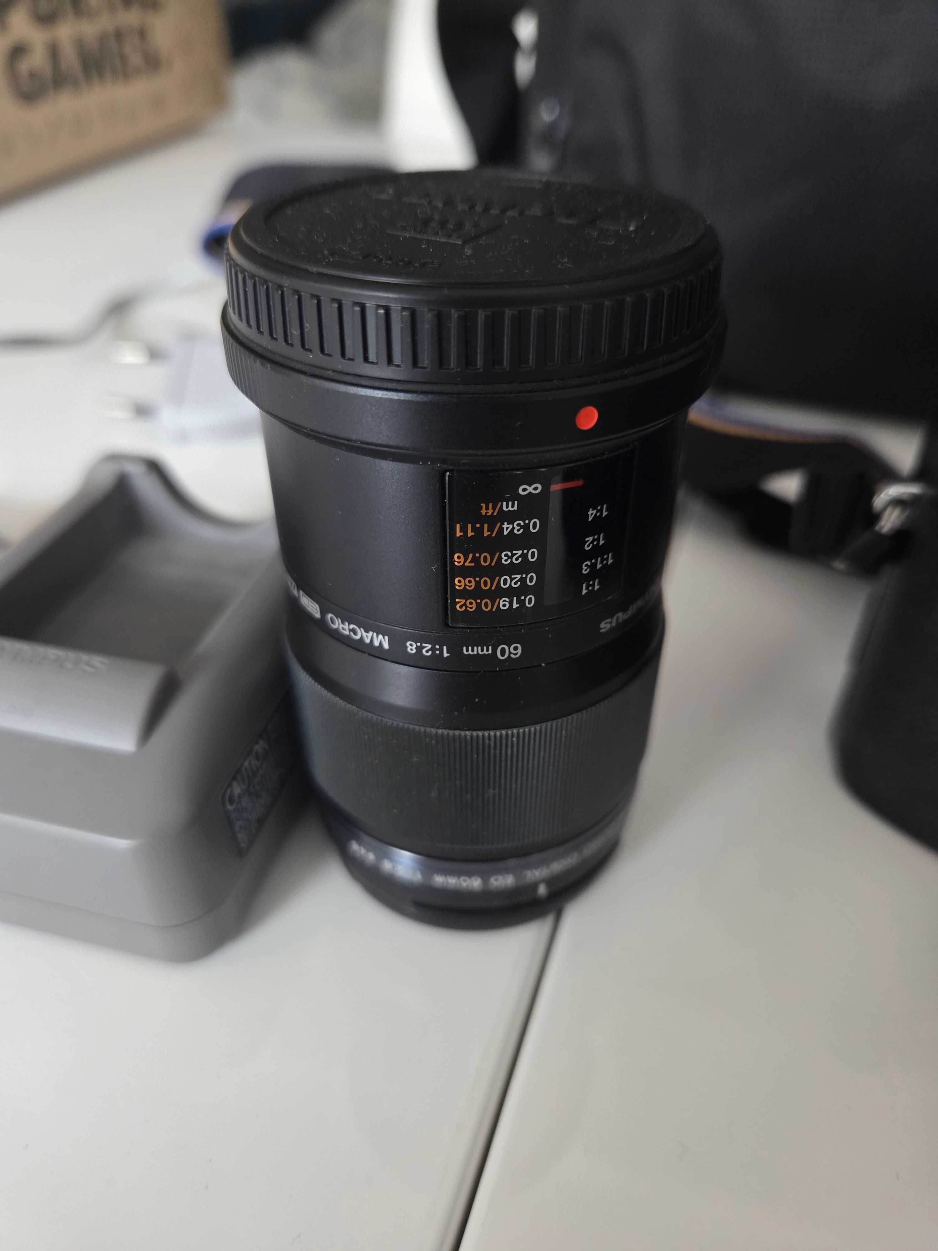 Aparat bezlusterkowy Olympus OM-D E-M10 Mark III body i dwa obiektywy