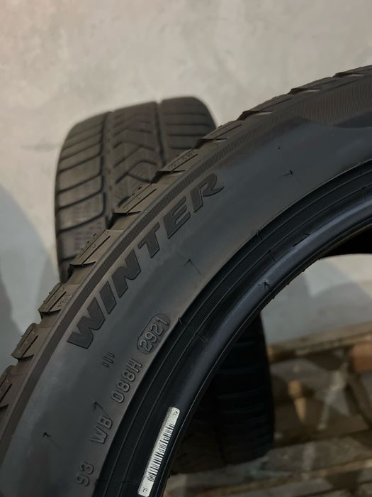 235/45/18 98V Pirelli Sottozero 3
