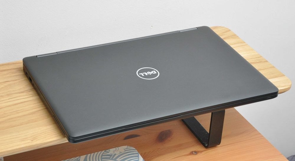 Laptop Dell Latitude 5580, i5-7300U, nowy SSD, stan dbd