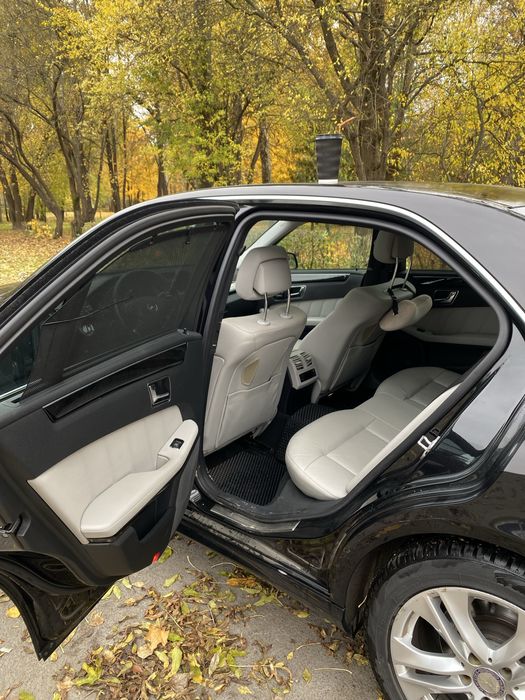 Mercedes Benz E350 повний привід 2010 рік