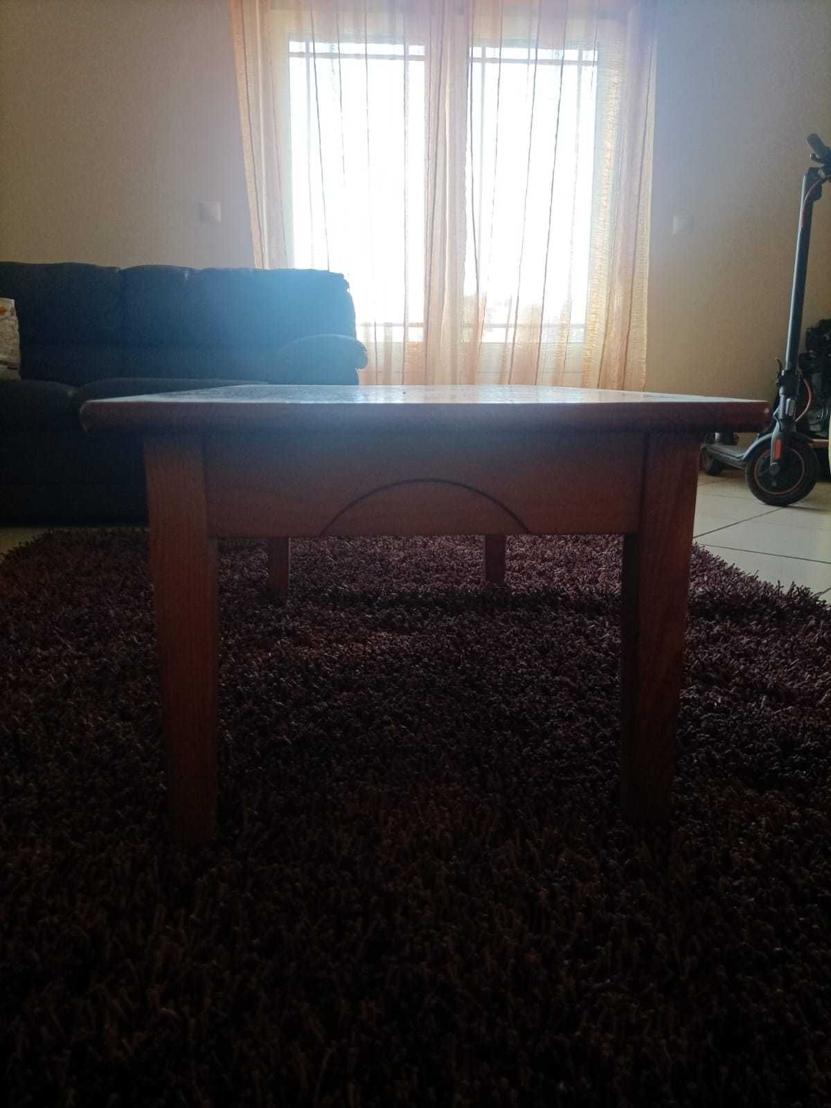 Mesa de centro de sala de madeira